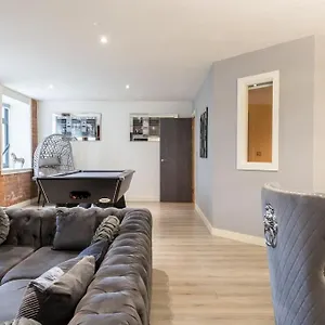 2 Bed With Pool Table , Bradford (West Yorkshire) United Kingdom